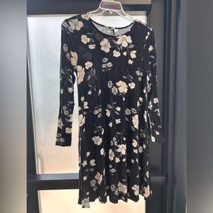 🌼3/$10🌼 Gap black floral dress size medium